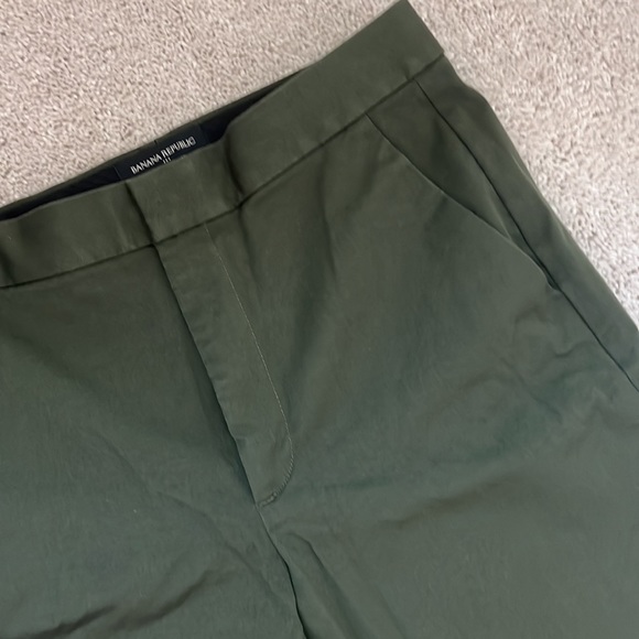 Worn once Banana Republic high rise slime ankle dress pants in hunter green. - Picture 3 of 3